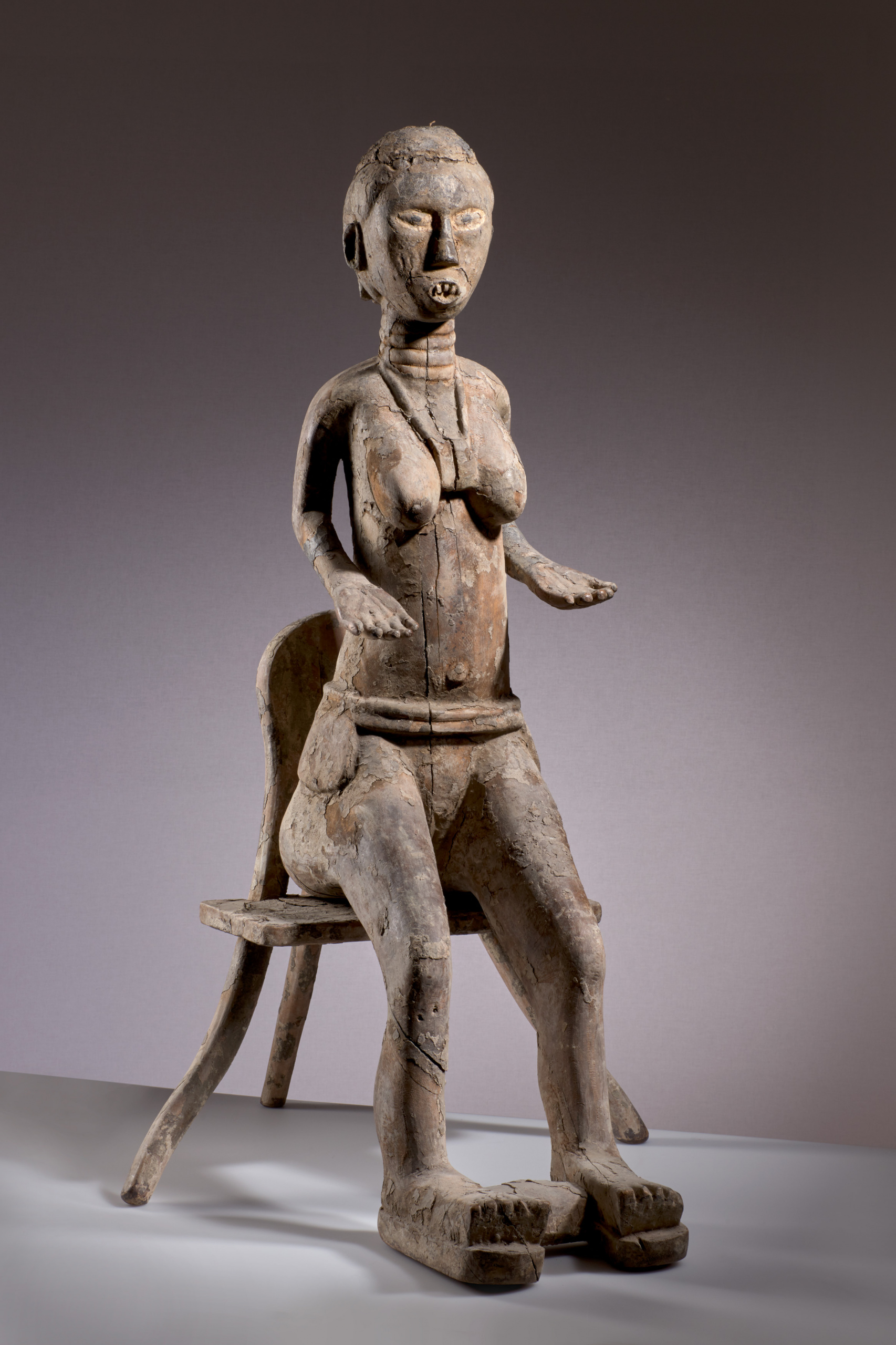 Sitzende Fetisch-Figur